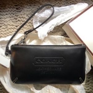*HOST PICK* Coach Leather Logo Wristlet *NEW*